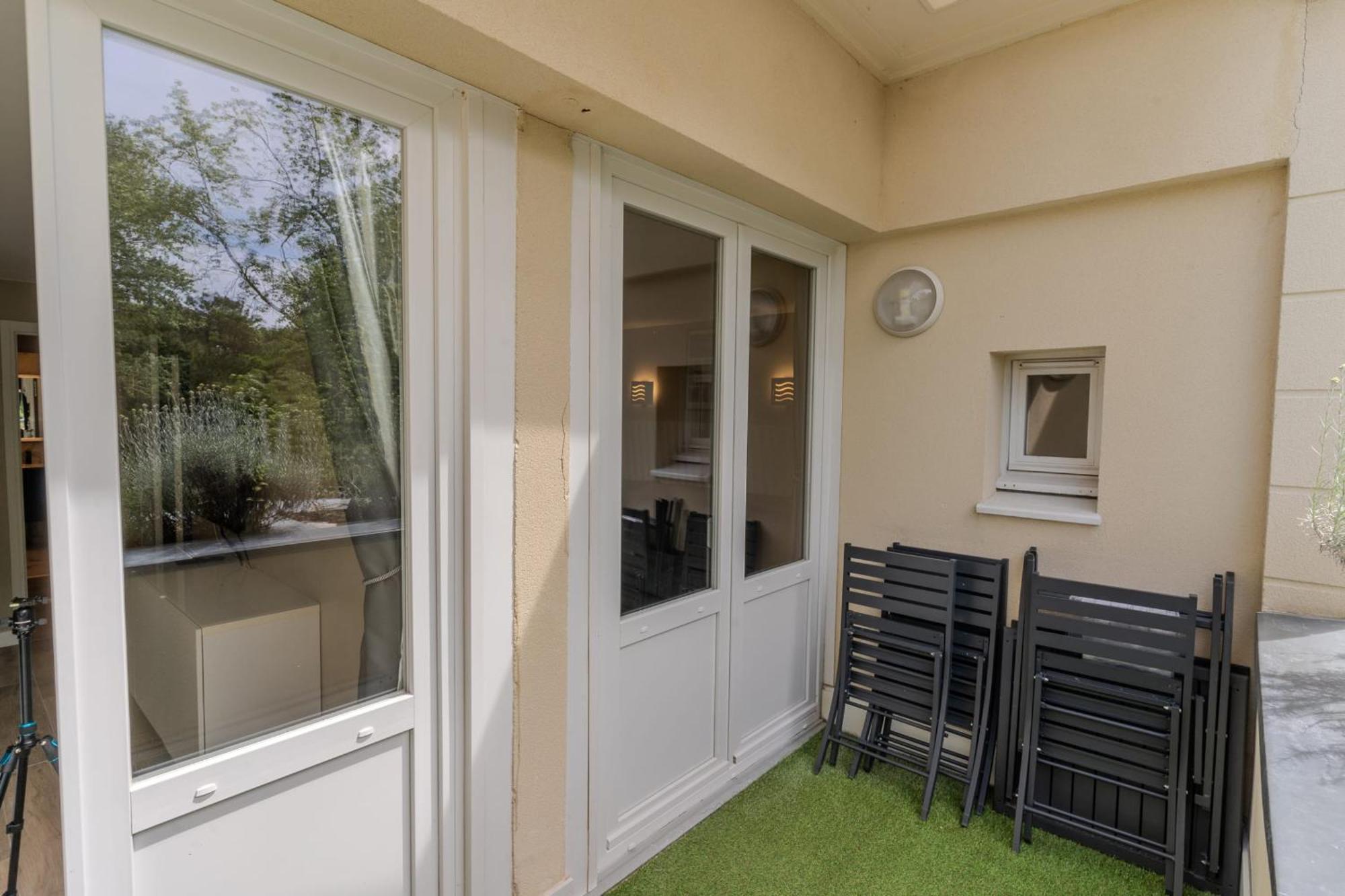 Very Flat For 5 With Swimming Pool Tennis Court And Free Park Apartment *