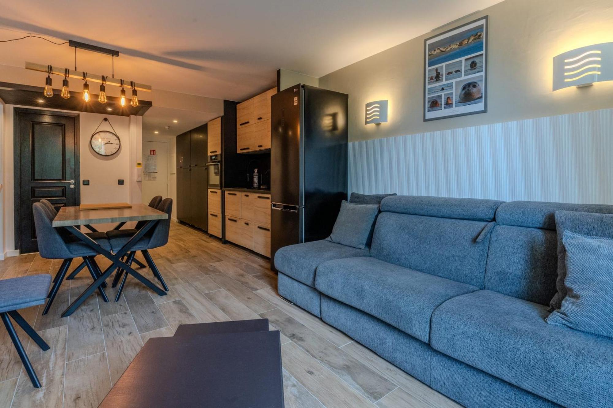 Very Flat For 5 With Swimming Pool Tennis Court And Free Park