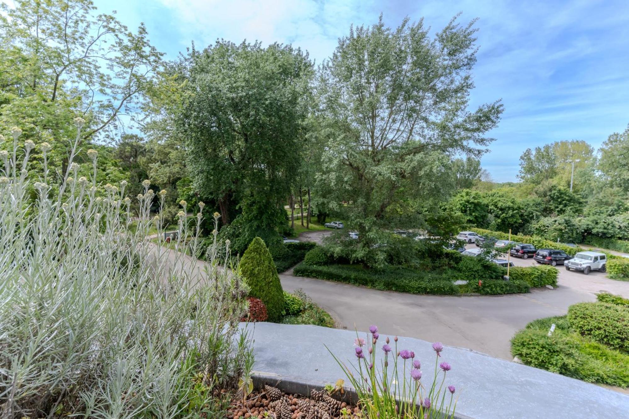 Very Flat For 5 With Swimming Pool Tennis Court And Free Park *